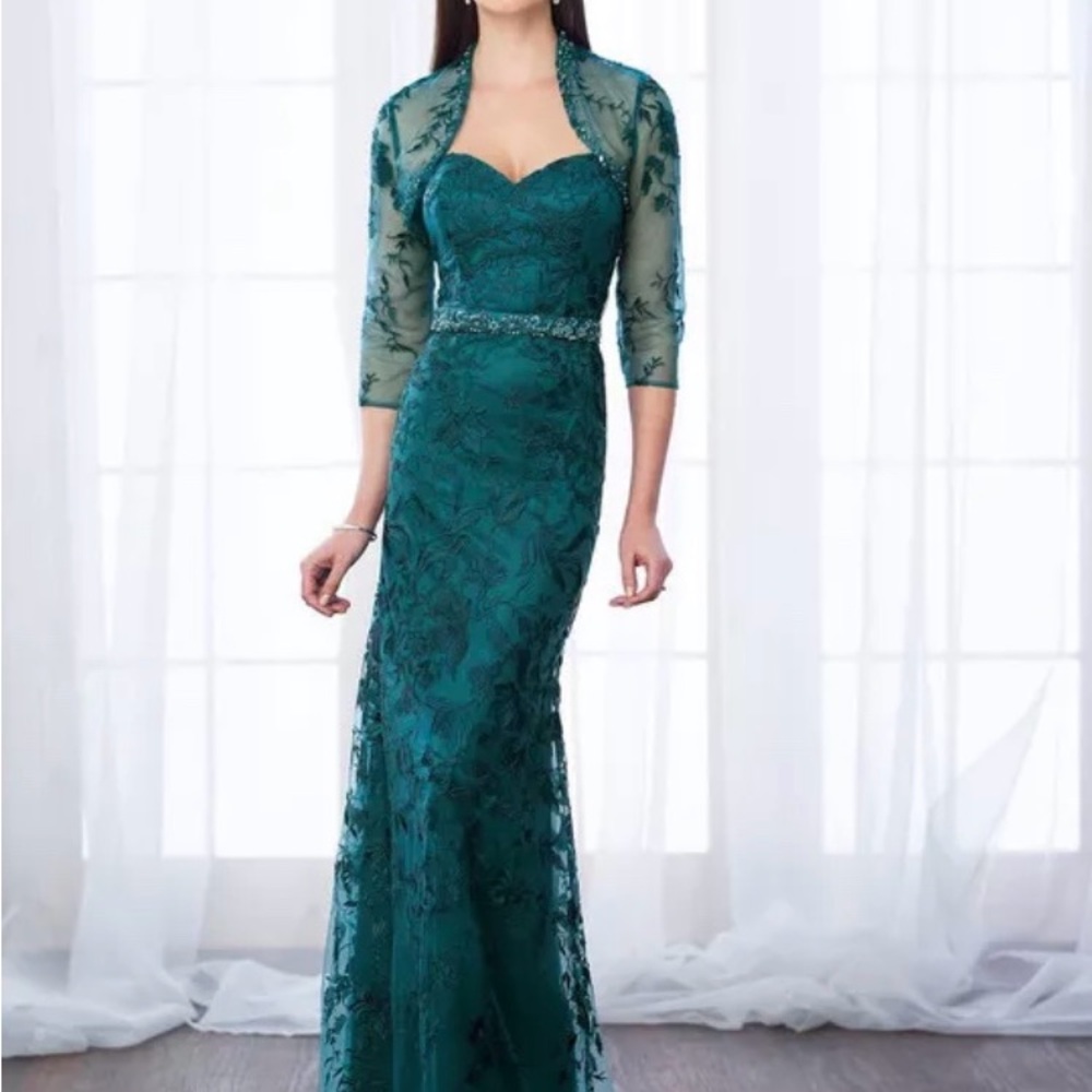 Elegant Teal Lace Evening Gown